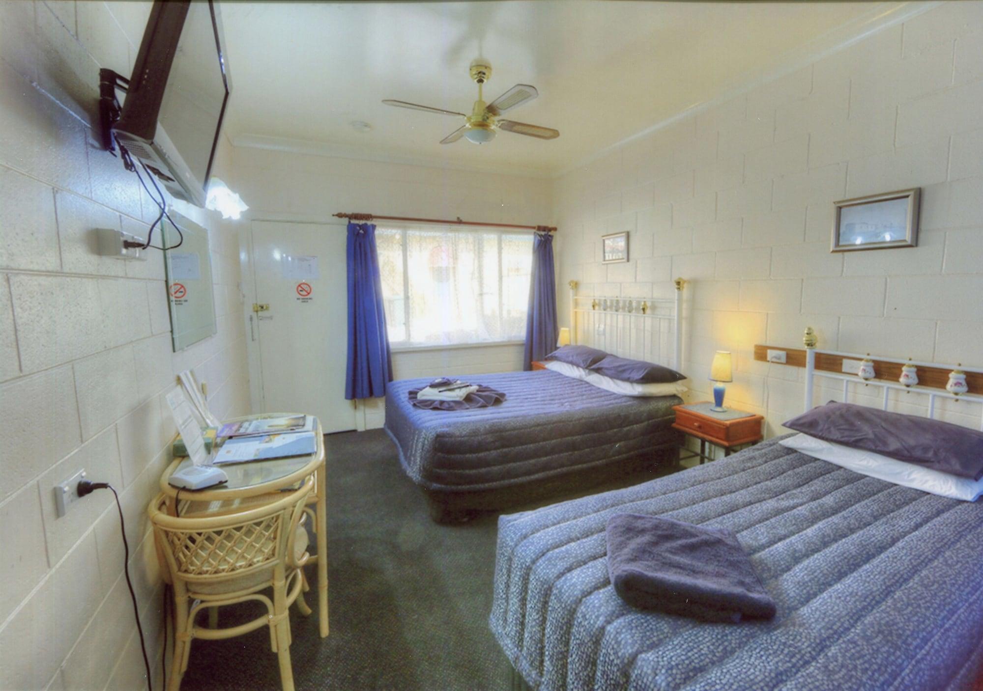 The Lodge Outback Motel Broken Hill Exterior photo