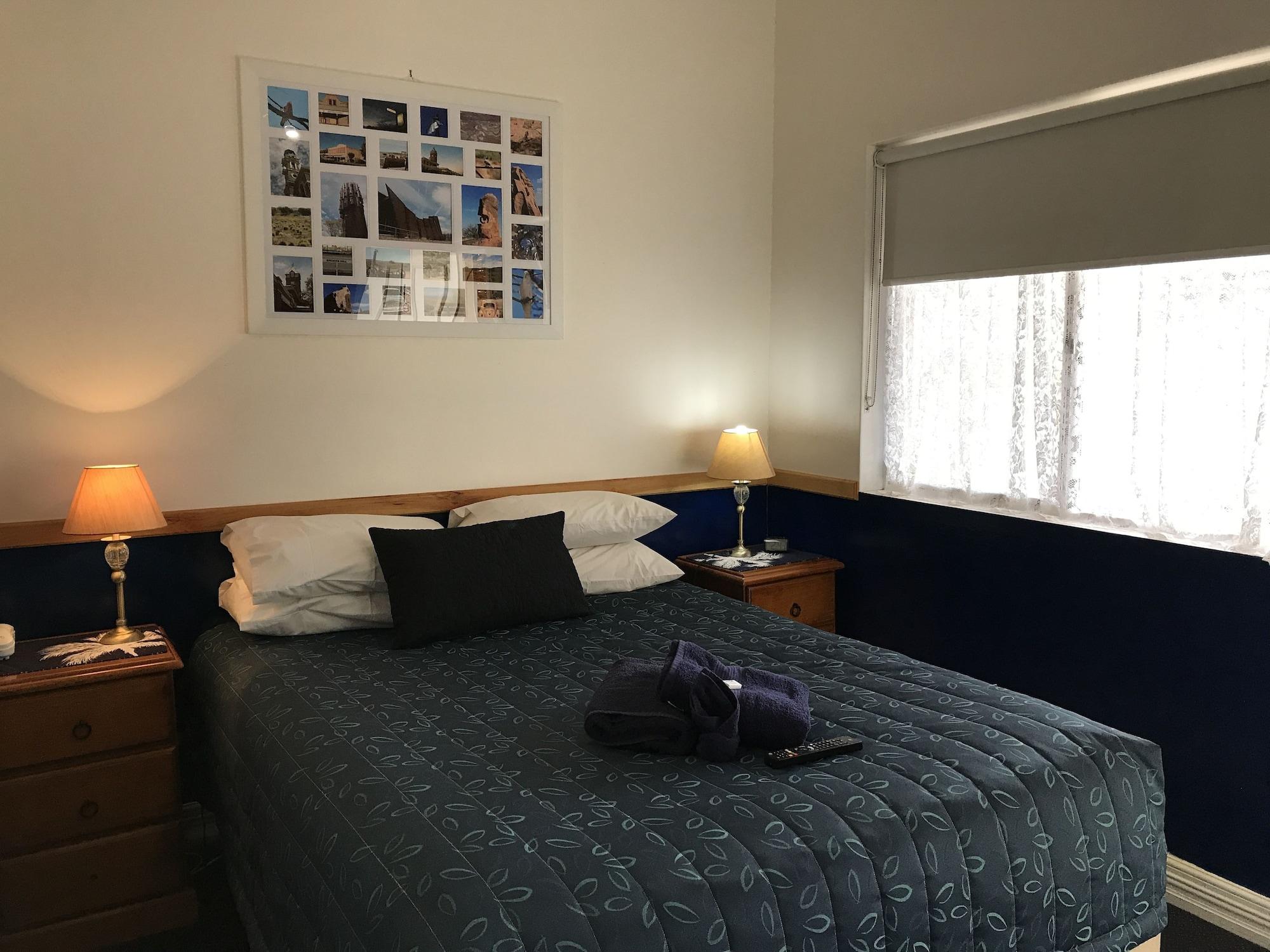 The Lodge Outback Motel Broken Hill Exterior photo