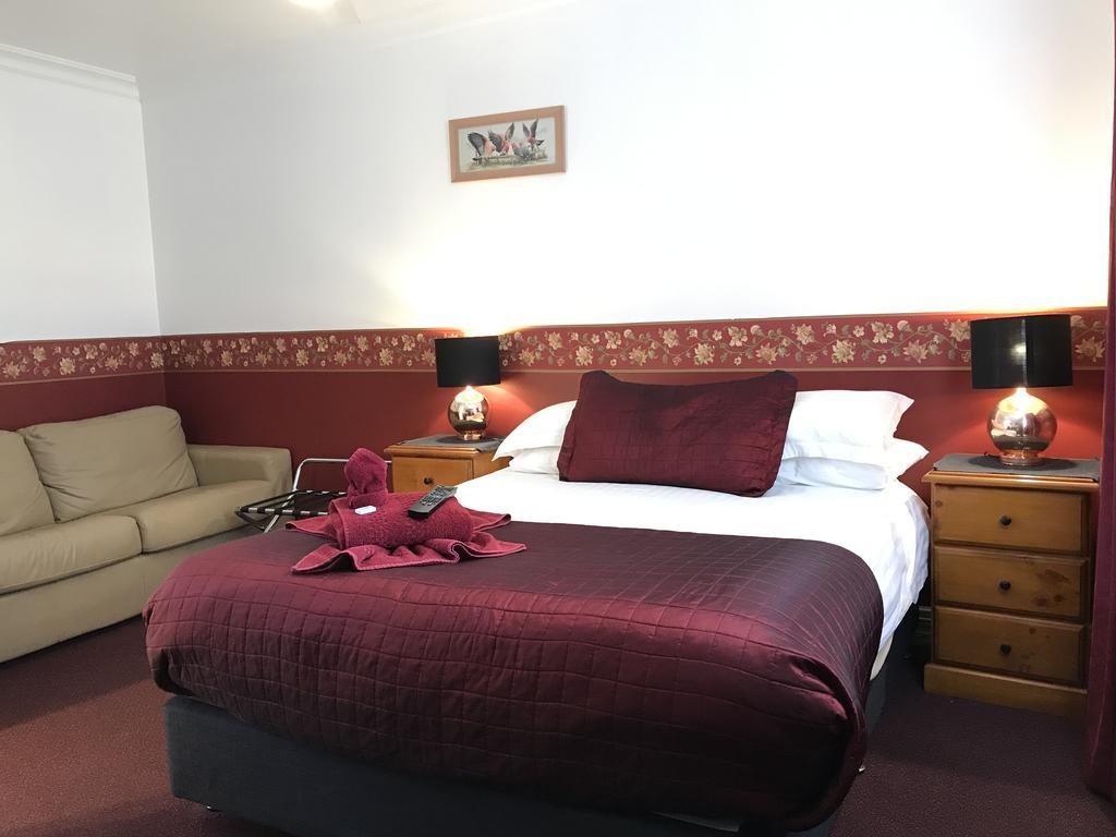 The Lodge Outback Motel Broken Hill Exterior photo