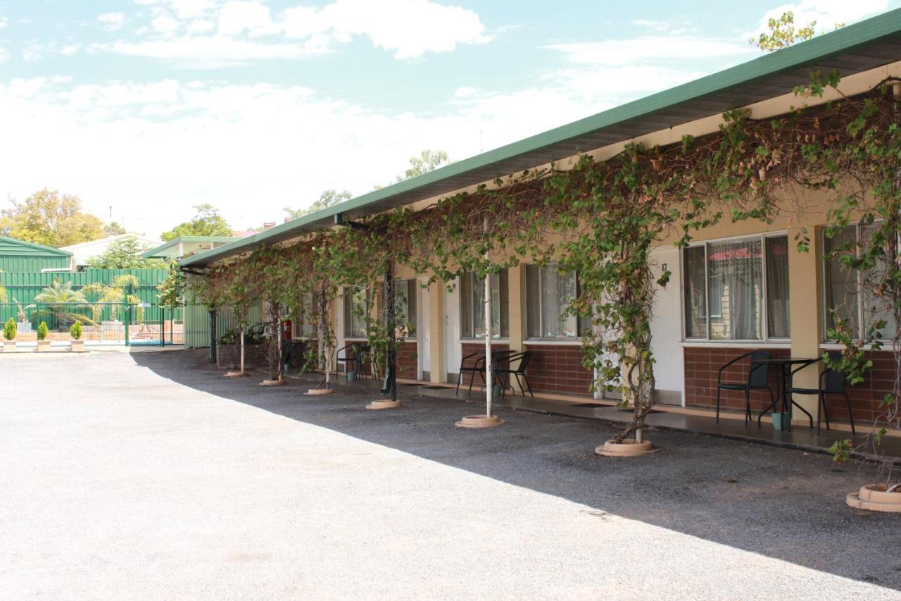 The Lodge Outback Motel Broken Hill Exterior photo